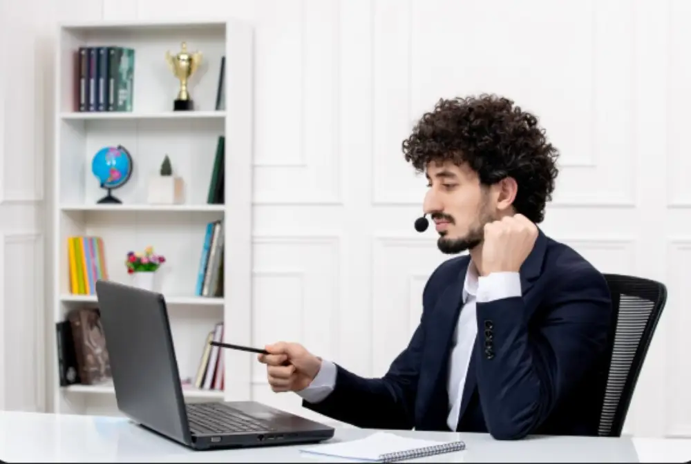 1. استلام المعلومات من العميل (Brief)